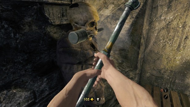 Unser Allzweckrohr testet die Durabilität eines Totenkopfs.